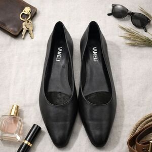 Vaneli Women's Classic Black Leather  Low Chunky Heel Pumps. Ladies Size 8.5